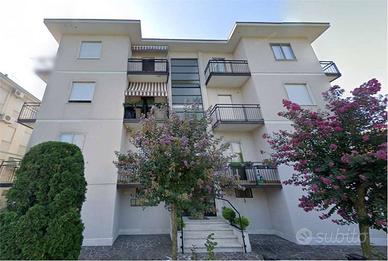 Appartamento di 115 m² con più di 5 locali e box a