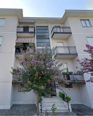 Appartamento di 115 m² con più di 5 locali e box a