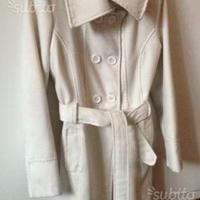 Cappotto bianco stile trench