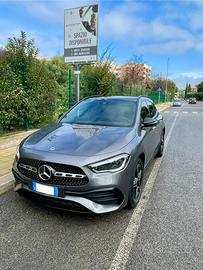 Mercedes GLA 220d 4MATIC – AMG Line, tetto, FULL .