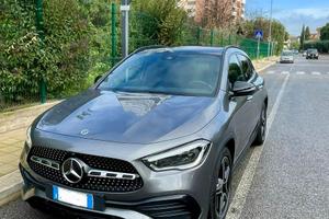 Mercedes GLA 220d 4MATIC – AMG Line, tetto, FULL .