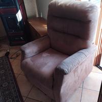 poltrona reclinabile con alzata assistita 