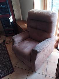 poltrona reclinabile con alzata assistita 