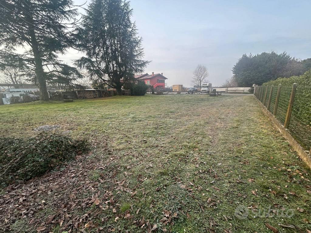 Terreno di 1212 m² a Capriva del Friuli - Altro