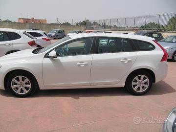 Volvo V60 D4 R-design Kinetic - AUTOMATICO