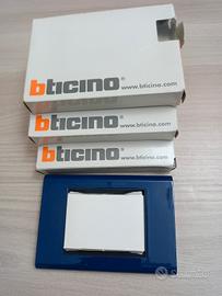 N.3 PEZZI BTICINO PLACCA LIVING INTERNATIONAL BLU 