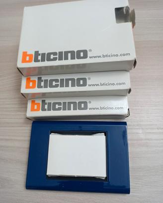 N.3 PEZZI BTICINO PLACCA LIVING INTERNATIONAL BLU 