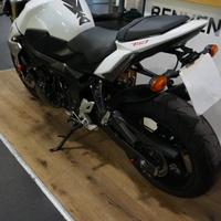 SUZUKI GSR 750 .
