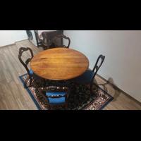 Tavolo antico con sedie