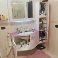 Mobiletto sospeso bagno colore rosa