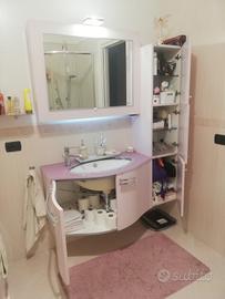 Mobiletto sospeso bagno colore rosa