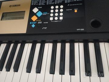 Yamaha tastiera YPT 220