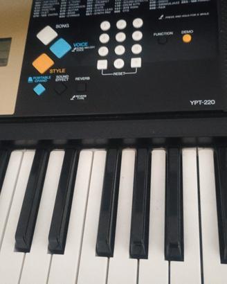 Yamaha tastiera YPT 220