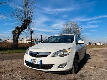 Opel astra sports tourer 2011 1.7 cdti