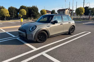 Mini Cooper benzina 5 porte cambio automatico