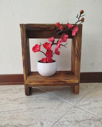 Mensola artigianale in legno recuperato.