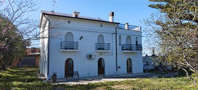 Villa indipendente con potenziale edificatorio