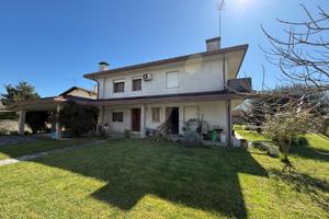 Villa indipendente in contesto tranquillo con a...