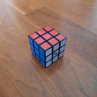 cubo di rubik + collana in omaggio