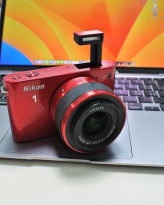 Nikon 1 J1 + obiettivo 10-30 VR tutto funzionante