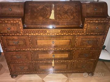 mobile antico con cassetti segreti