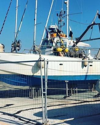 Motopesca 9,80 mt con licenza + attrezzi