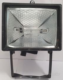 faretto da esterno con luce alogena 