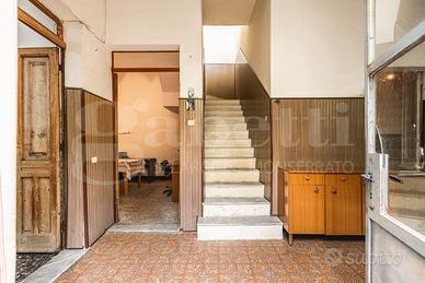 Indipendente bilivelli con giardino