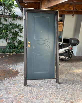 portoncino blindato con lamina esterna in ferro zi