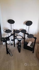 Batteria  Yamaha DTX 502 con pedale Tama