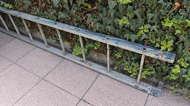Scala a sfilo in alluminio