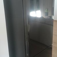 frigorifero nero a specchio