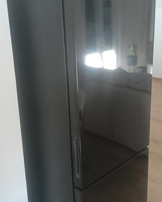 frigorifero nero a specchio