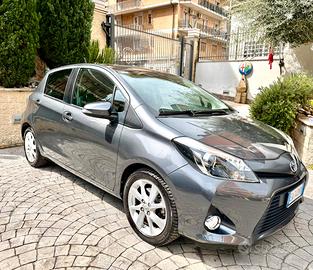 Toyota Yaris hibrid automatica