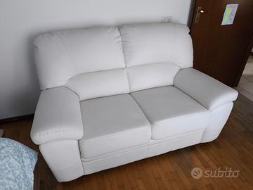 Divano 2 posti bianco ecopelle modello Sara