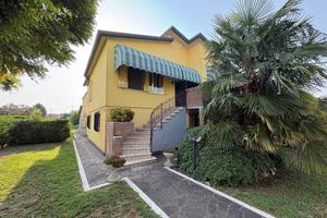 Villa di 276 m² con più di 5 locali e box auto dop
