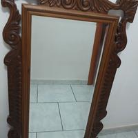 Specchio con pregiata cornice in legno