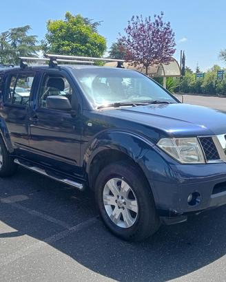 Nissan Pathfinder 2.5 dCi SE