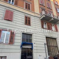 Zona Settefontane comodo magazzino con soppalco