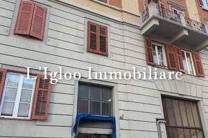 Zona Settefontane comodo magazzino con soppalco