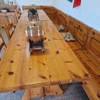 Mobili taverna tavoli con panche e sedie