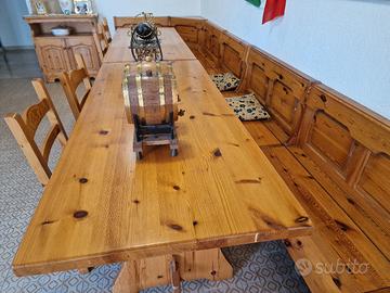 Mobili taverna tavoli con panche e sedie