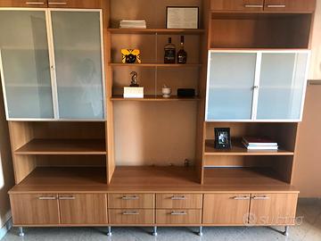 Libreria in noce con acciaio e vetro – come nuova!