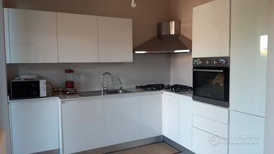 cucina completa pari al nuovo