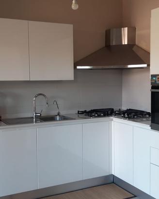 cucina completa pari al nuovo