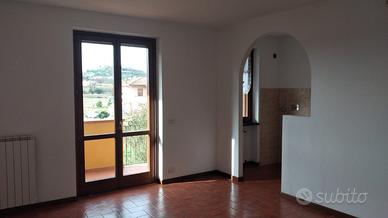 Appartamento con giardino privato e due posti auto