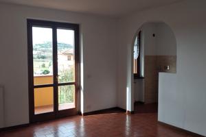 Appartamento con giardino privato e due posti auto