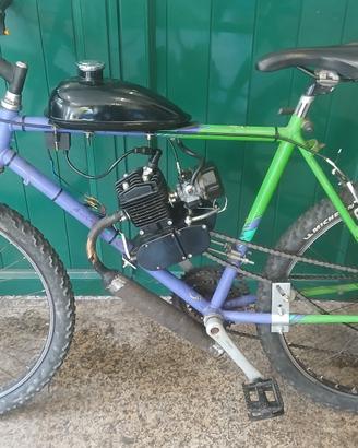  mtb con motore a scoppio