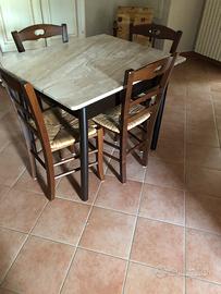 Tavolo in legno e