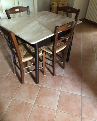 Tavolo in legno e